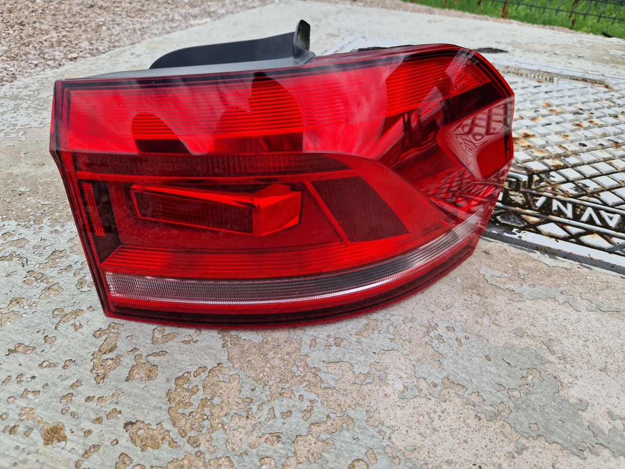 DESNO STOP SVJETLO STOPKA VW TOURAN -5TA945096A