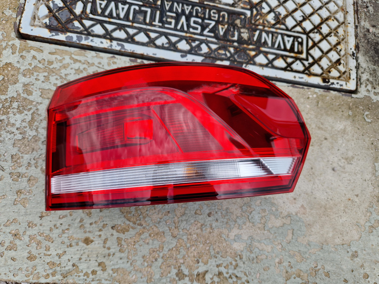 DESNO STOP SVJETLO STOPKA VW TOURAN -5TA945096A