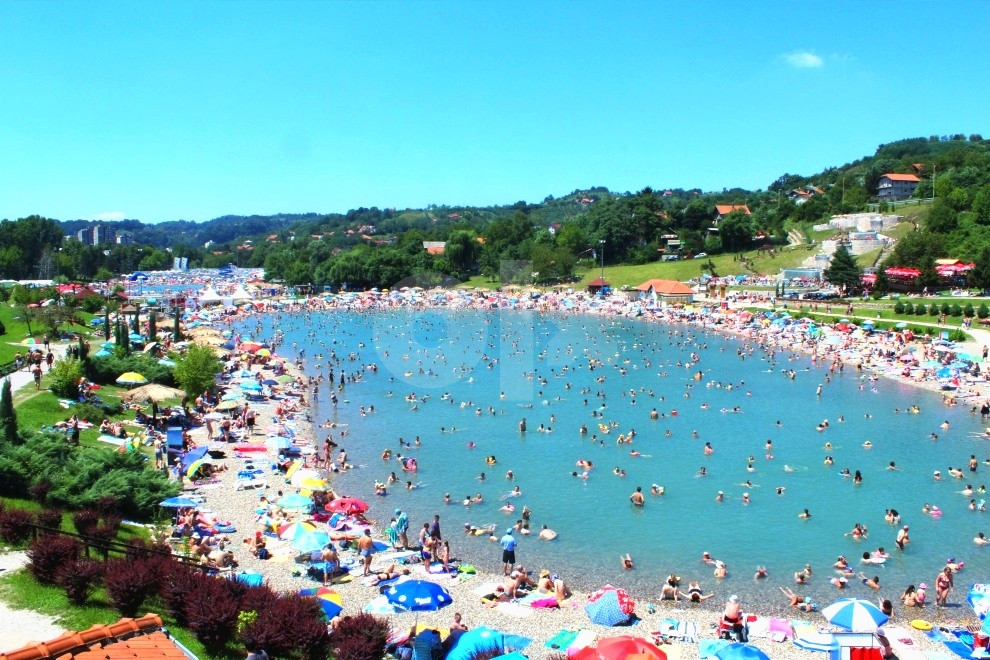 Izdajem apartman Tuzla panonsko jezero prenociste sobe panonika