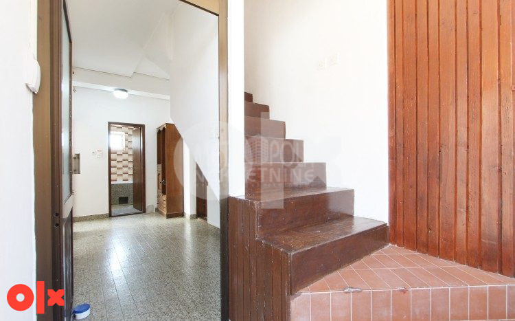 Kuća sa garažom i dvorištem, Nahorevo, Centar 2