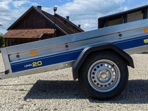 VESTA UNO 20 LAKA AUTO PRIKOLICA 750KG