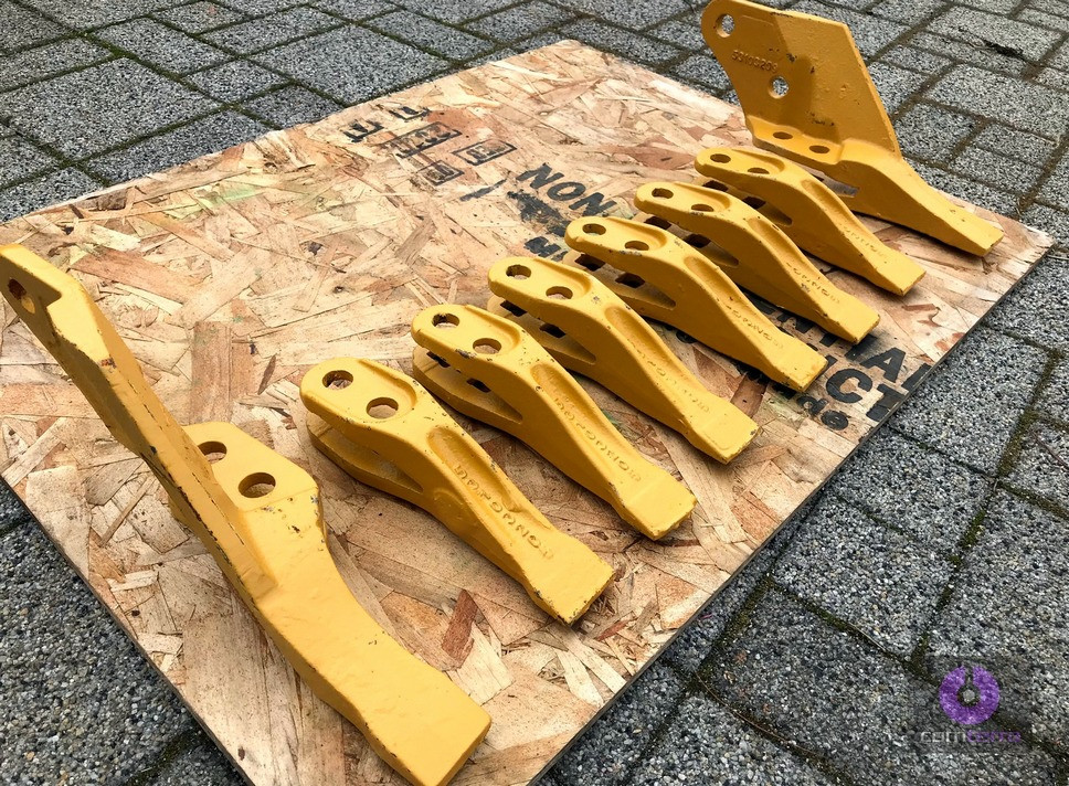 Zubi navlake za kašike JCB 3CX,4CX bagere kombinirke