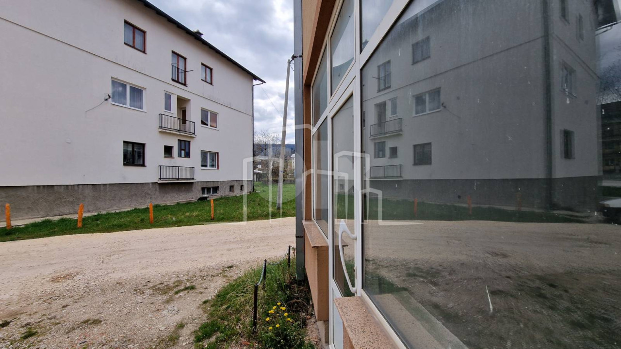 Poslovni prostor 30m2 prodaja Pale 2
