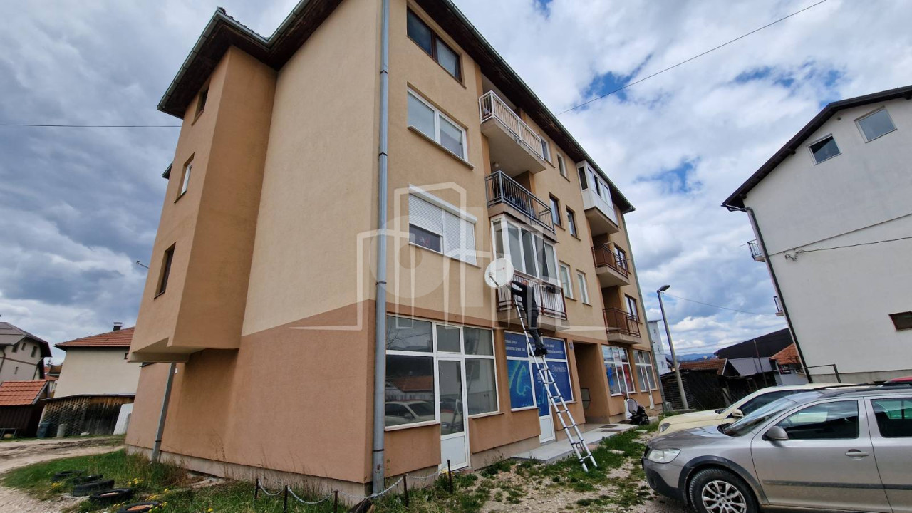 Poslovni prostor 30m2 prodaja Pale 3