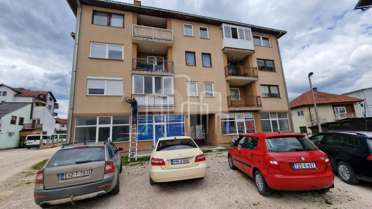Poslovni prostor 30m2 prodaja Pale 4