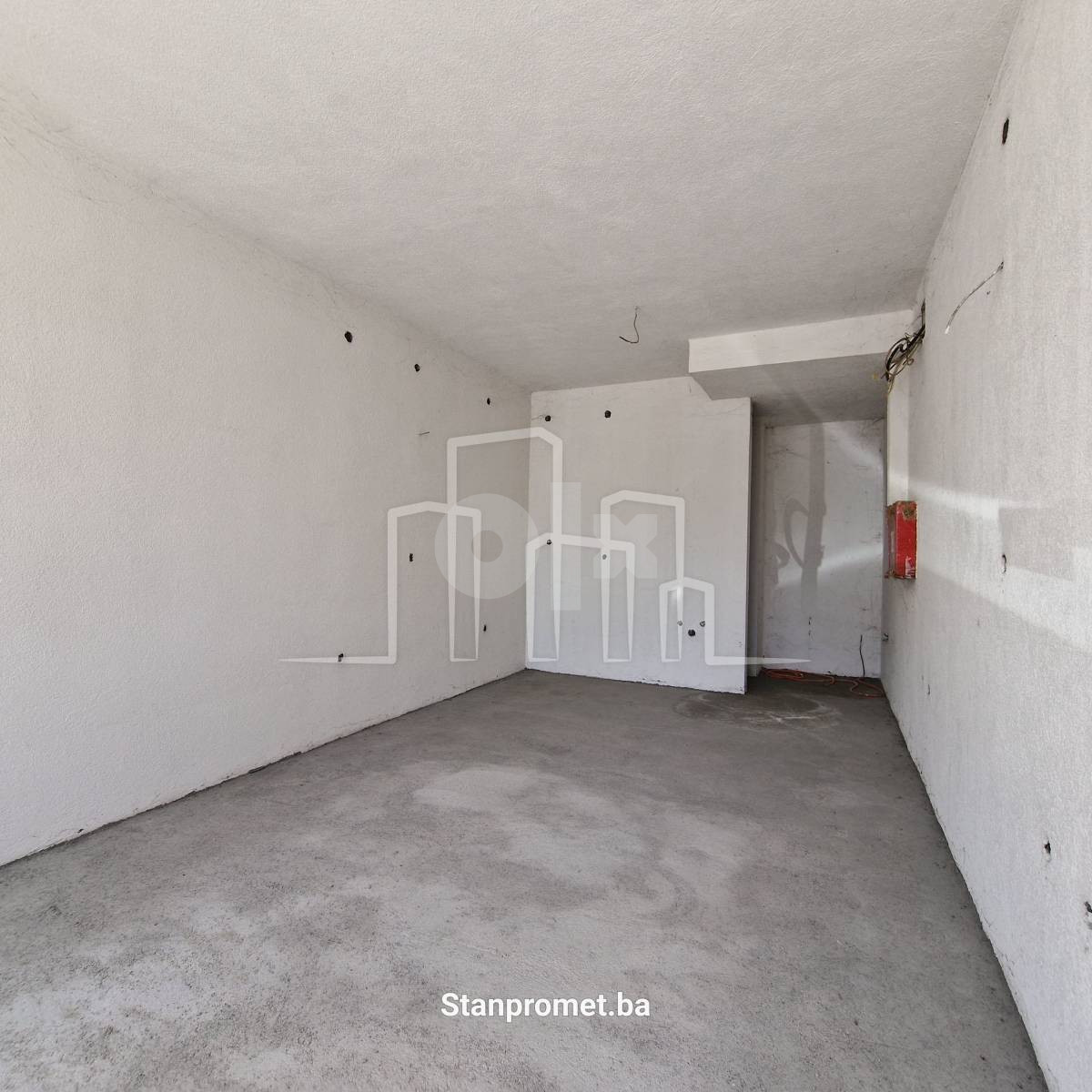 Poslovni prostor 30m2 prodaja Pale 5