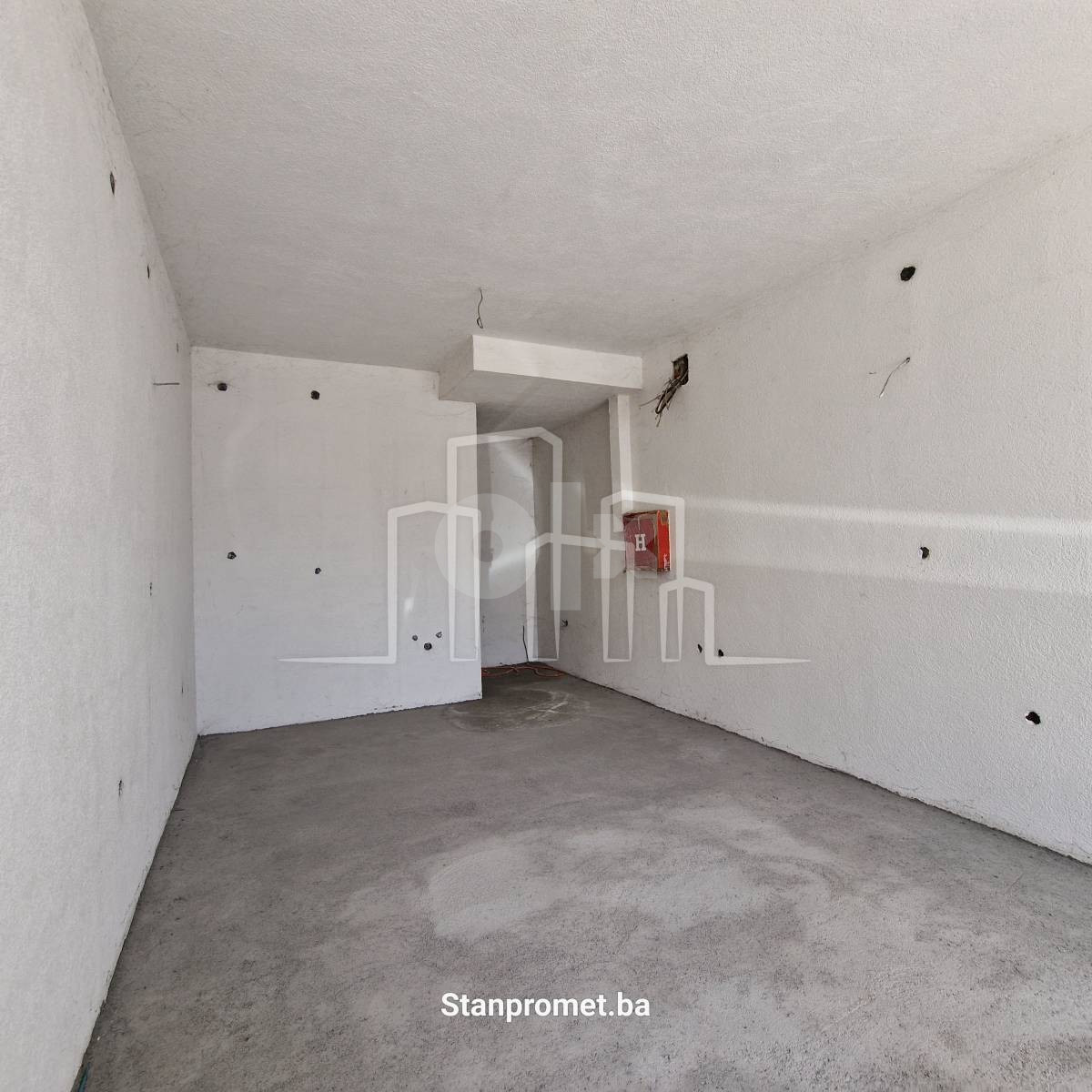 Poslovni prostor 30m2 prodaja Pale 6