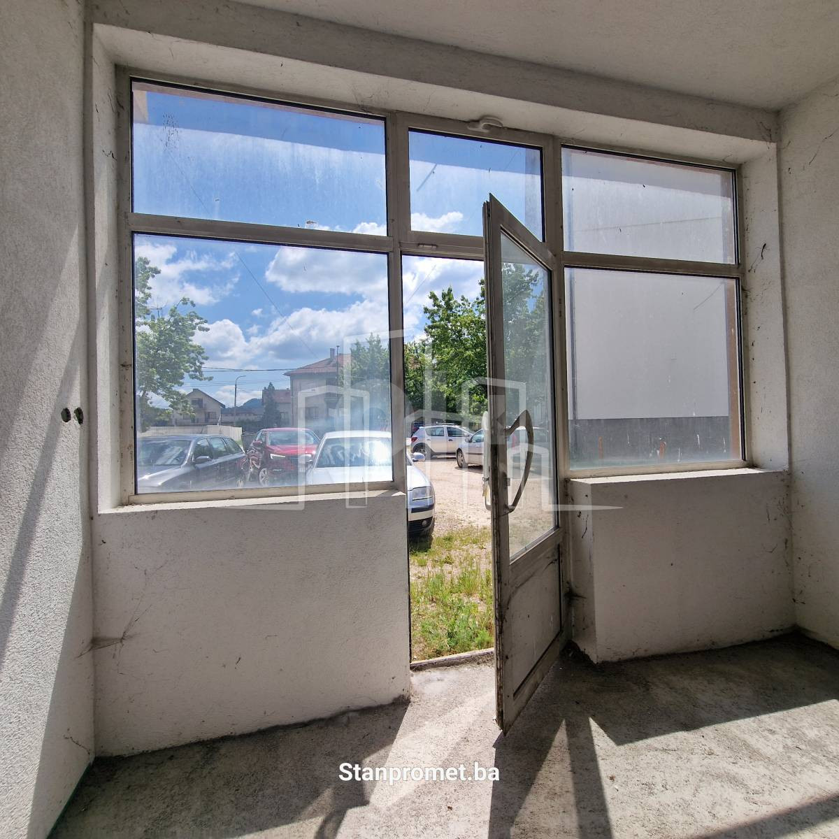 Poslovni prostor 30m2 prodaja Pale 7