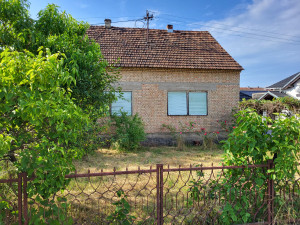 House with land, Gradiška, 1.5 km from the city center