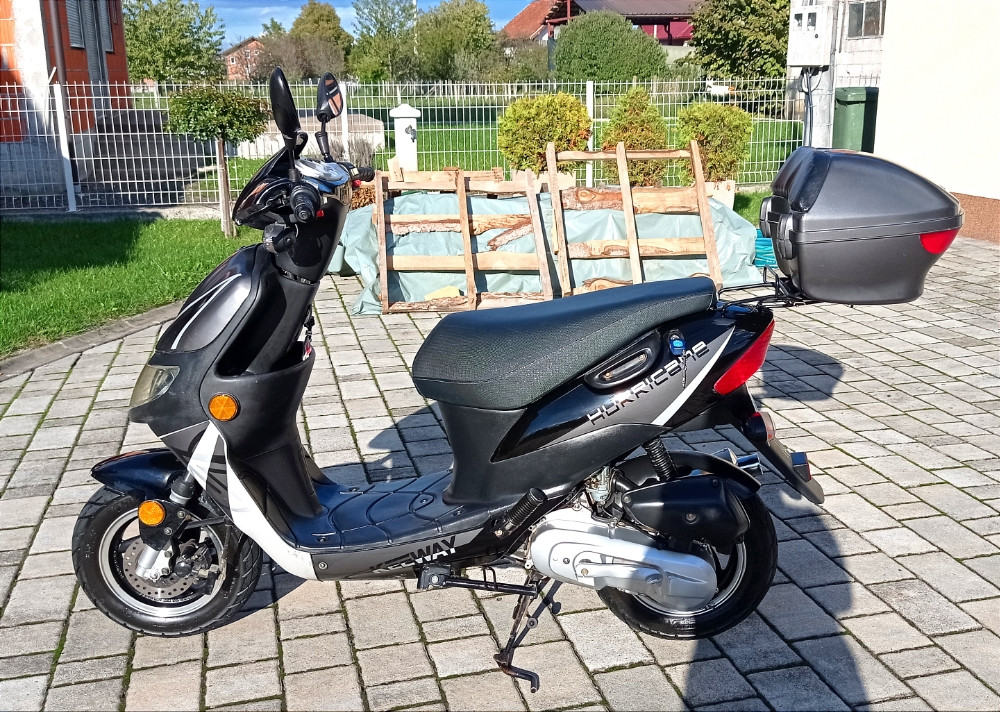motor-keeway-hurricane-49cc-motocikli-olx-ba