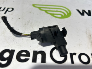 SENZOR RUCNE KOCNICE VW SKODA GOLF AUDI 1J0947561