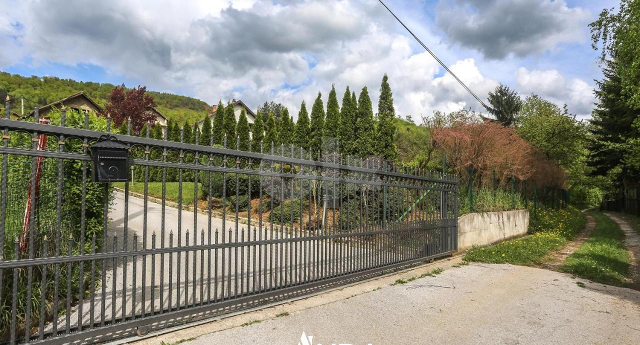 AURA/ Kuća 130m2 i Zemljište 3000m2 / Donja Vogošća 22