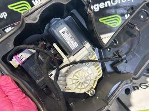 Motoric podizaca stakla prednji desni podizac Seat Leon (fotografija 2)