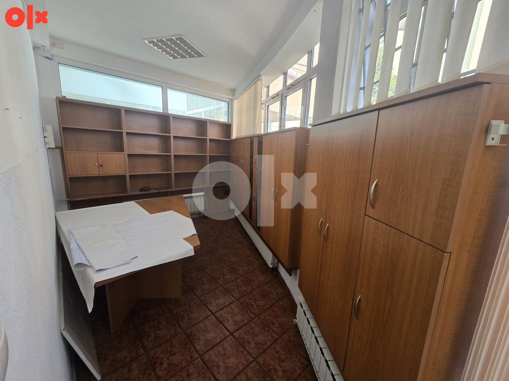 Prodajem poslovni prostor Tuzla - zgrada Pasaž 5
