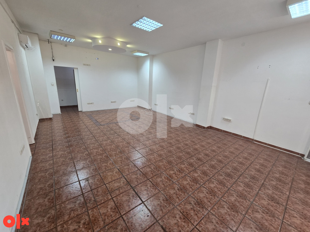 Prodajem poslovni prostor Tuzla - zgrada Pasaž 4