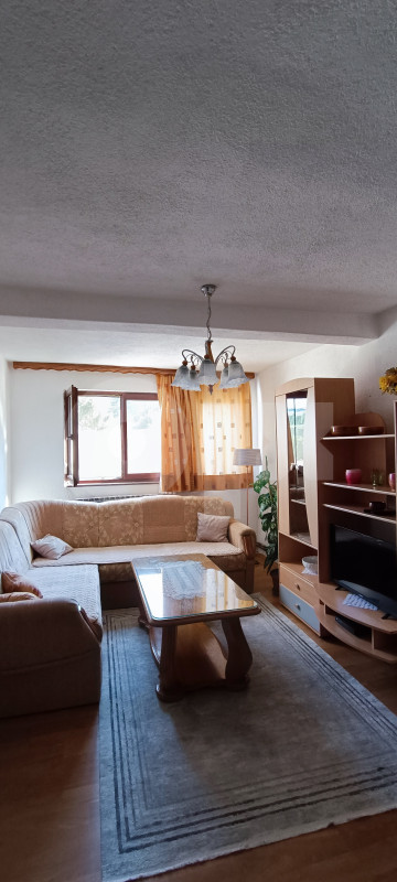 STAN TRAVNIK  , 60 m2,  režije uračunate osim struje