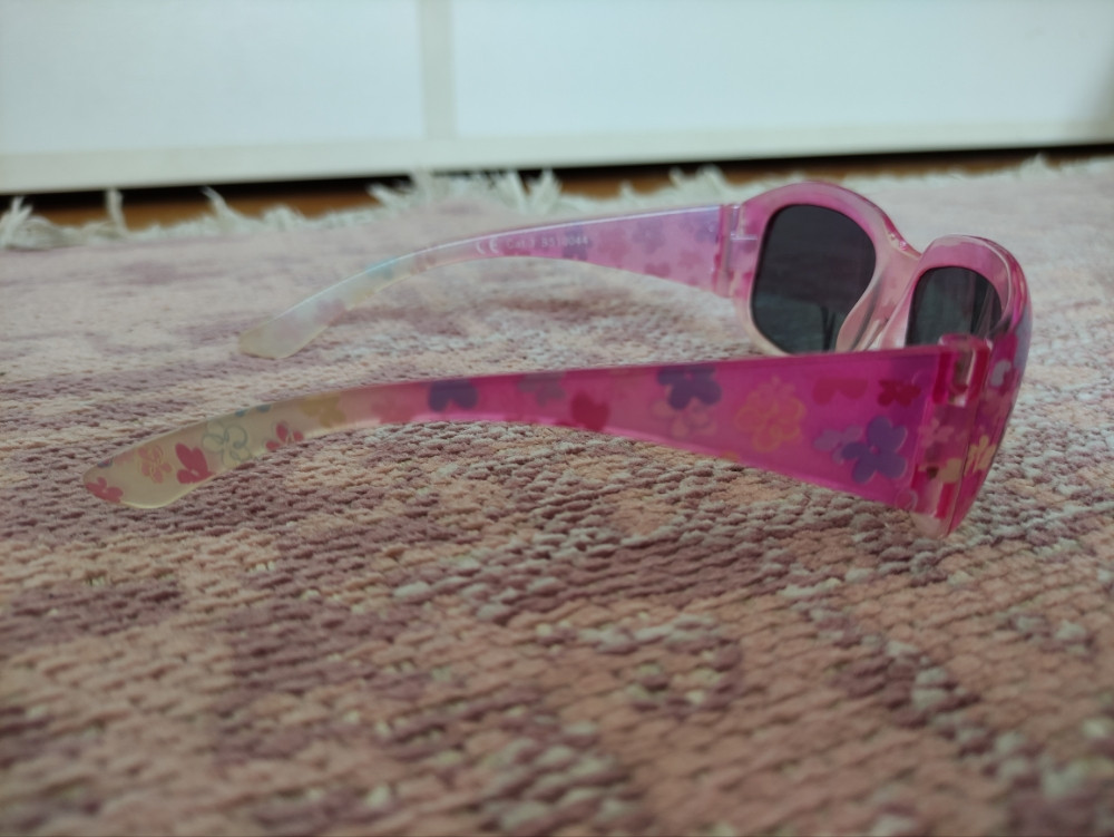 Roze sunčane naočale sa cvjetićima uzrast 5-6 godina