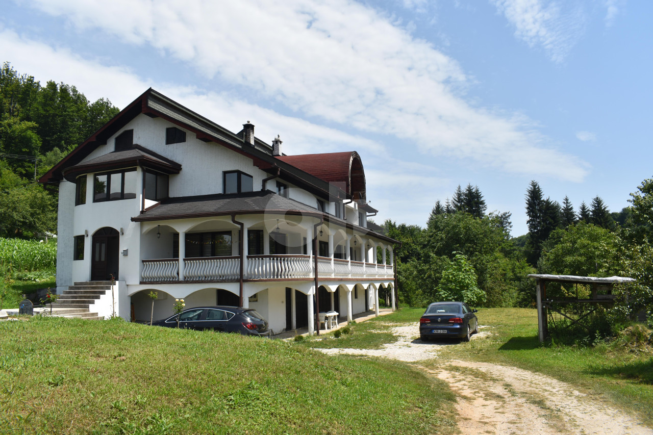 Prekrasna vila u Kaćunima, naselje Gusti Grab