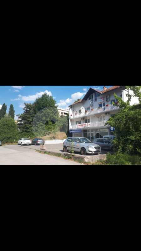 POSLOVNI PROSTOR NOVOSARAJEVO ODLIĆNA LOKACIJA vlastiti parking