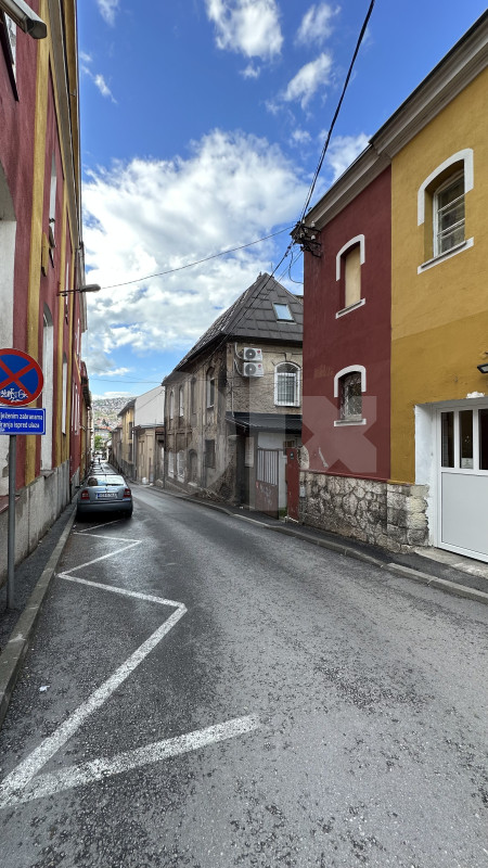 Stari Grad/Pivara - Trosoban stan CCA 120m2 (slobodan od juna)