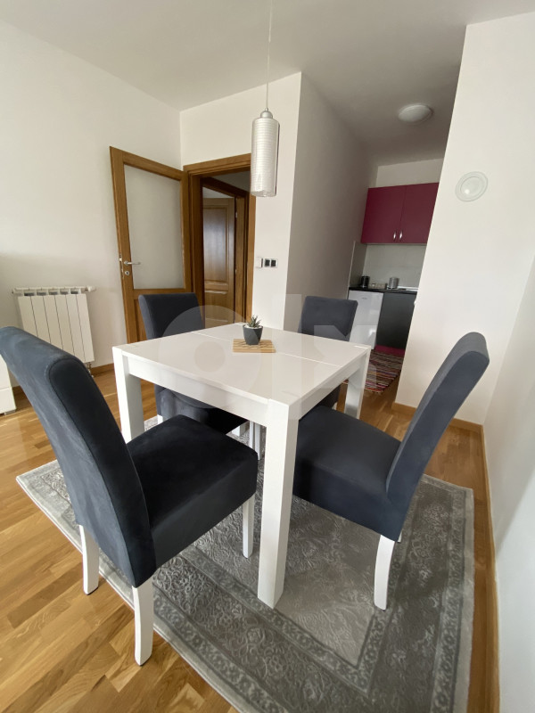 Dvosoban stan Bulevar 52m2,+ garažno mjesto 16m2 3