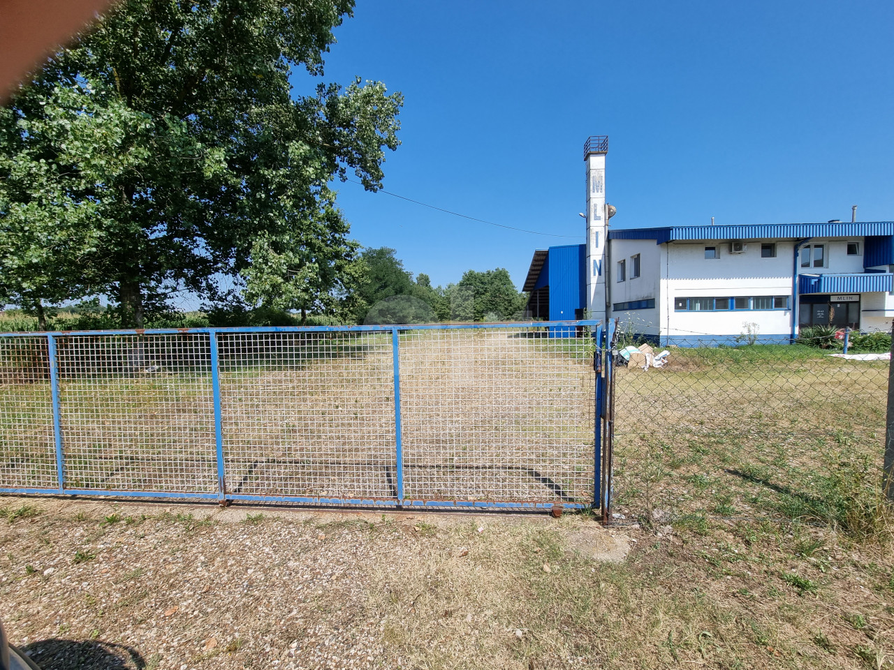 Poslovni prostor srbac hala magacin stan 750m2 2