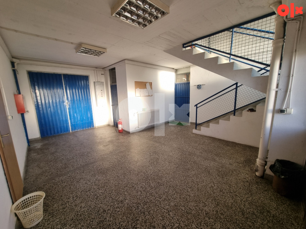 Poslovni prostor srbac hala magacin stan 750m2 3