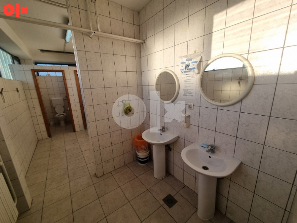 Poslovni prostor srbac hala magacin stan 750m2 4