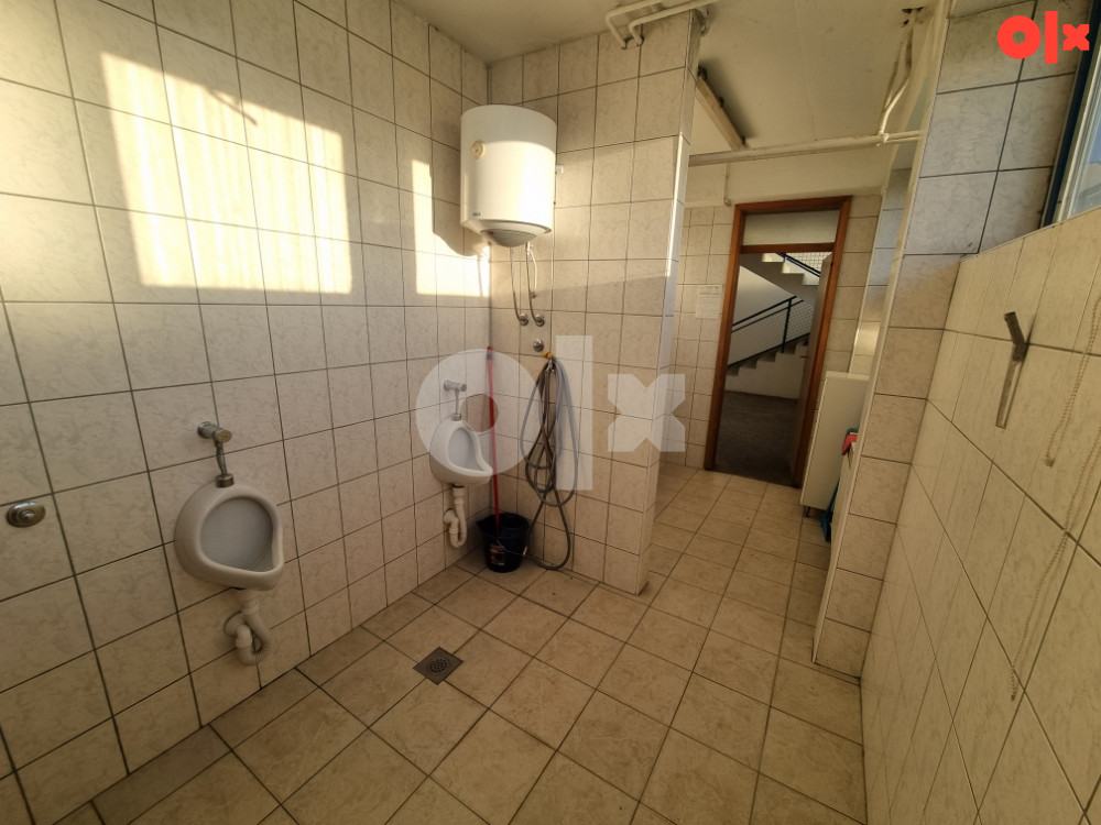 Poslovni prostor srbac hala magacin stan 750m2 6