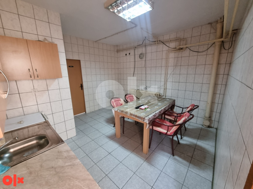 Poslovni prostor srbac hala magacin stan 750m2 7