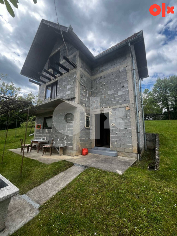 Kuća Rogatica, selo Jarovici u Socicama (95m2) i 13 duluma 5