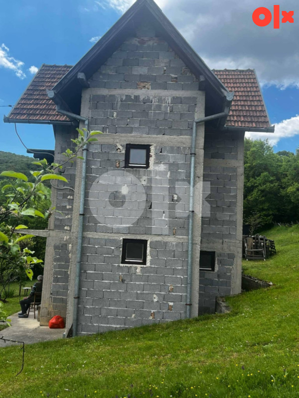 Kuća Rogatica, selo Jarovici u Socicama (95m2) i 13 duluma 6