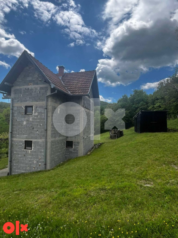 Kuća Rogatica, selo Jarovici u Socicama (95m2) i 13 duluma 7