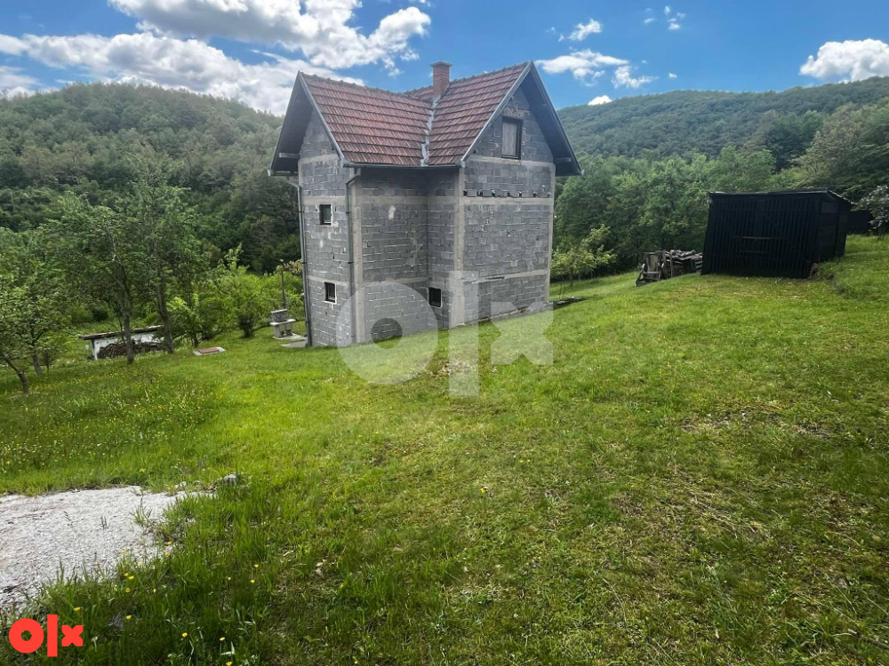 Kuća Rogatica, selo Jarovici u Socicama (95m2) i 13 duluma 12
