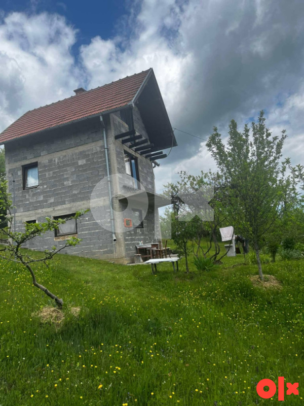 Kuća Rogatica, selo Jarovici u Socicama (95m2) i 13 duluma 10