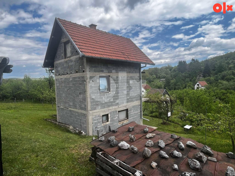 Kuća Rogatica, selo Jarovici u Socicama (95m2) i 13 duluma 8