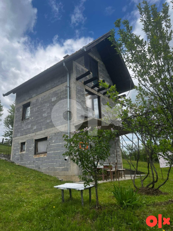Kuća Rogatica, selo Jarovici u Socicama (95m2) i 13 duluma 11