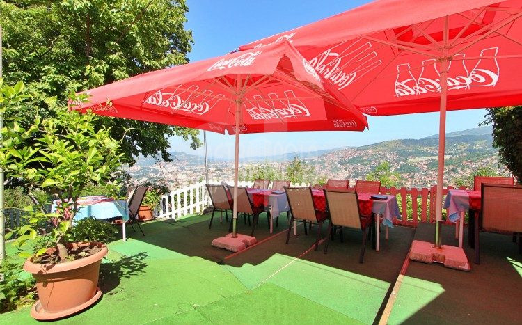 Restoran sa baštom i pogledom na grad, Stari Grad