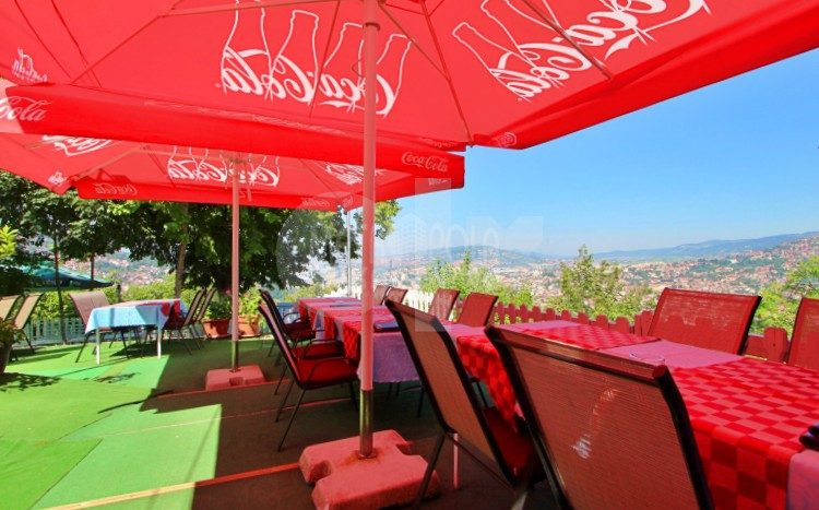 Restoran sa baštom i pogledom na grad, Stari Grad 2