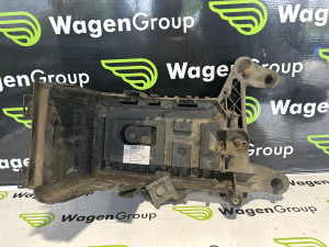 Nosac akumulatora Volkswagen Golf 5 (fotografija 1)