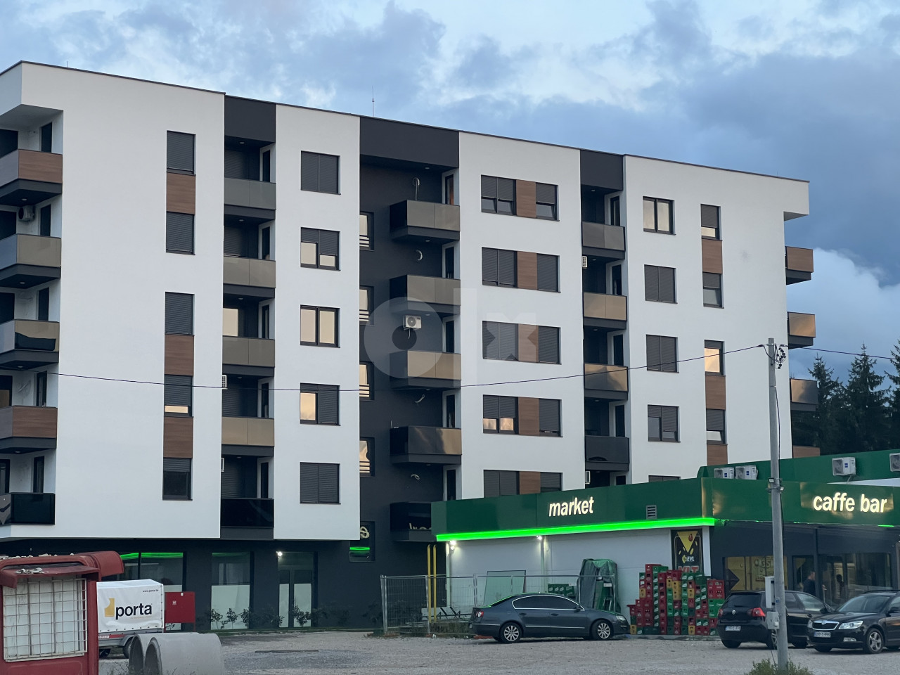 Stan Banja Luka 32 za poslovni prostor ili kancelariju