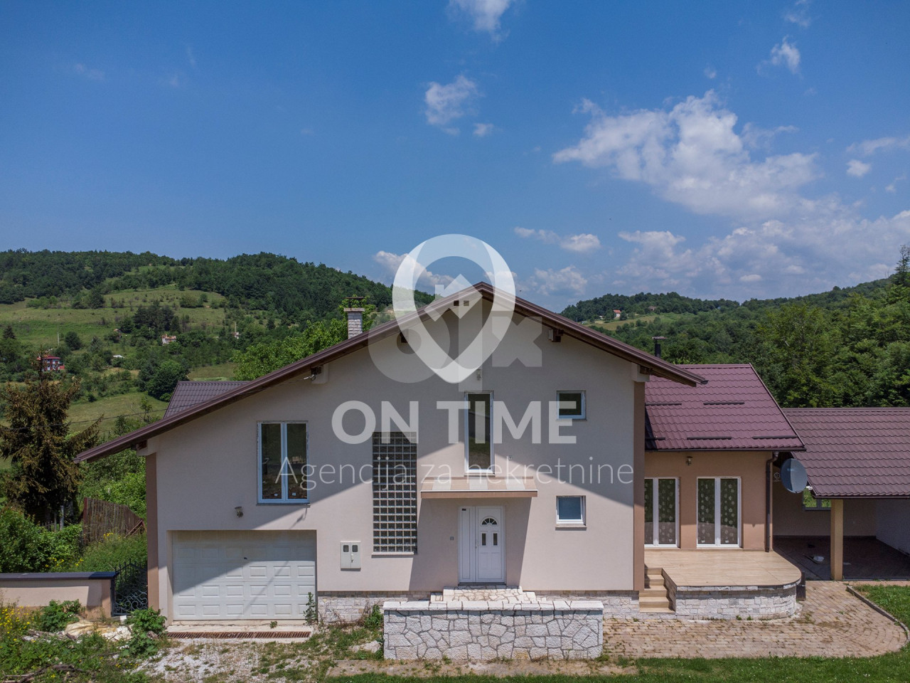 Vikend kuća 280m2 / Kobiljača / Zemljište 117638m2