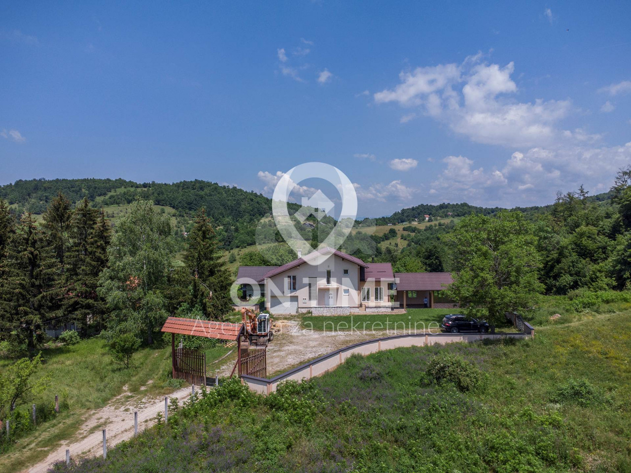 Vikend kuća 280m2 / Kobiljača / Zemljište 117638m2