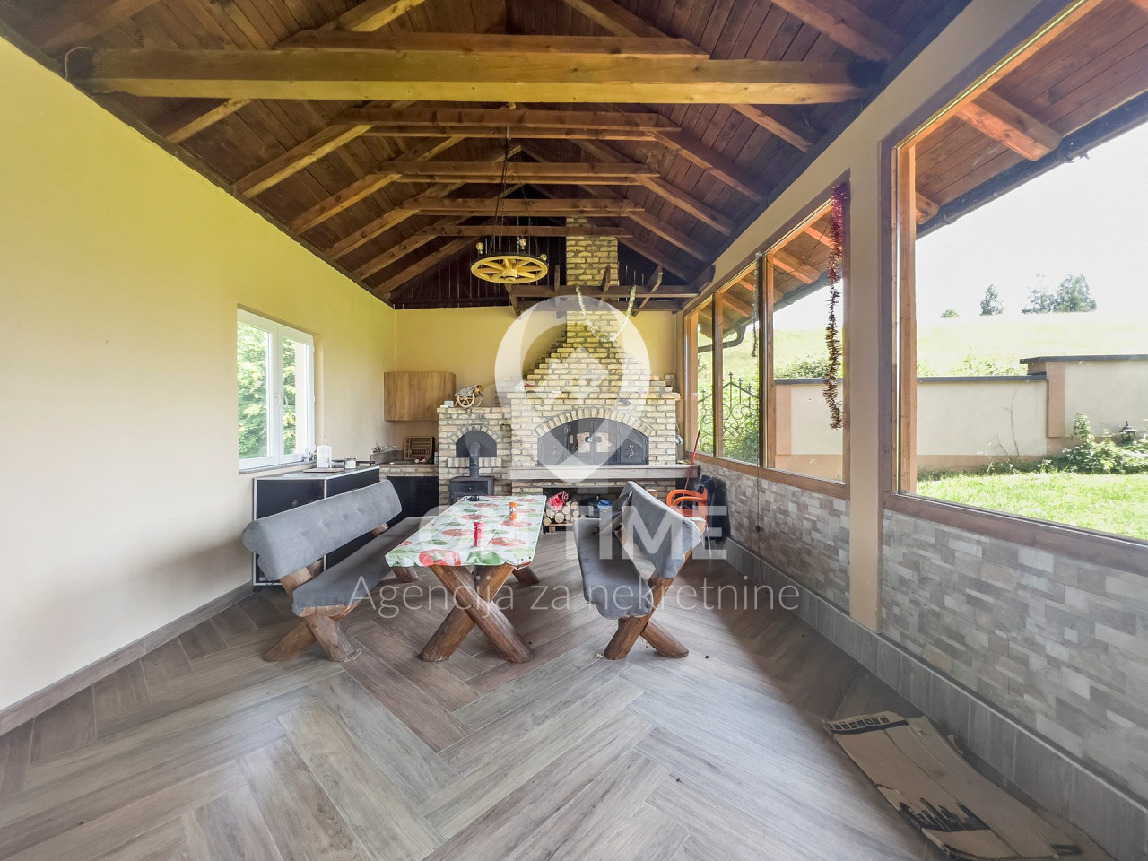 Vikend kuća 280m2 / Kobiljača / Zemljište 117638m2