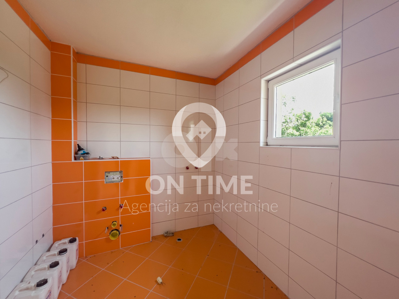 Vikend kuća 280m2 / Kobiljača / Zemljište 117638m2