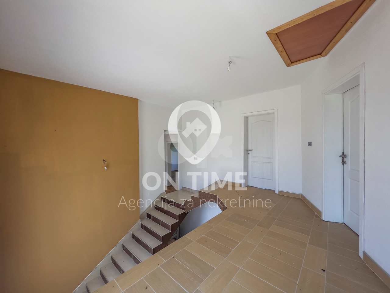 Vikend kuća 280m2 / Kobiljača / Zemljište 117638m2