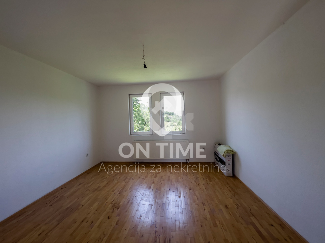 Vikend kuća 280m2 / Kobiljača / Zemljište 117638m2