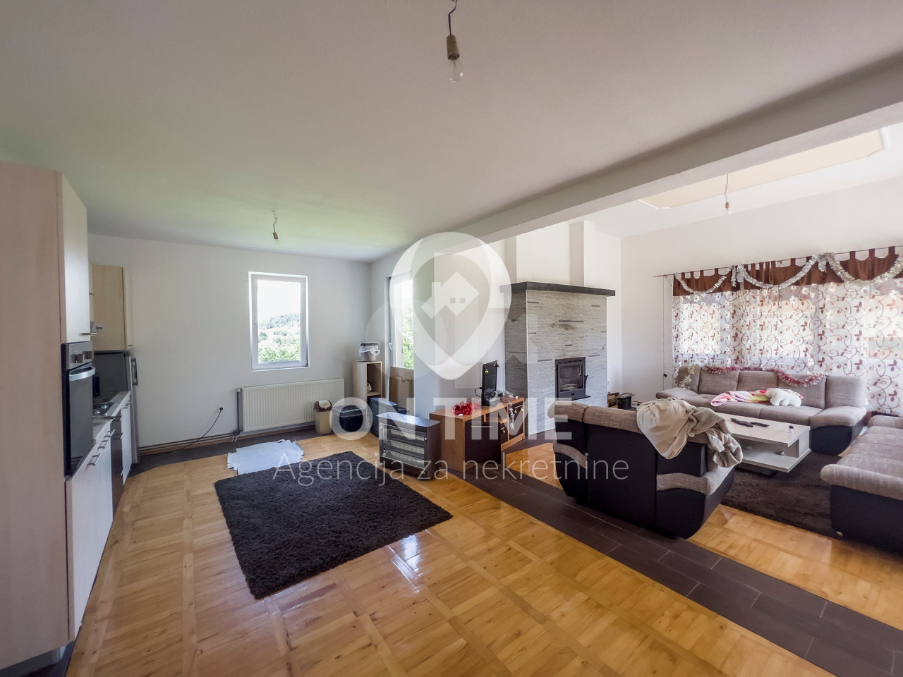 Vikend kuća 280m2 / Kobiljača / Zemljište 117638m2