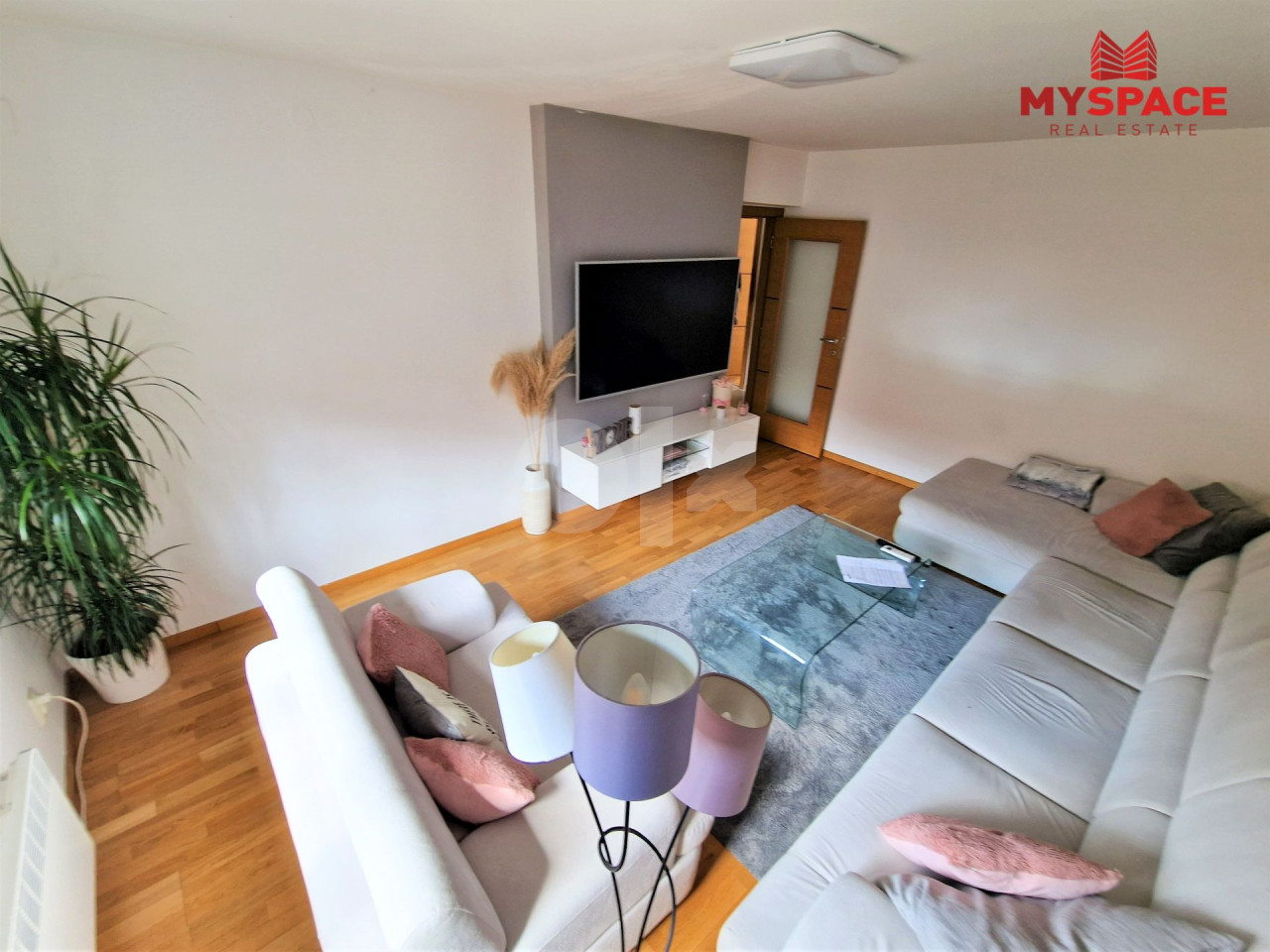 MY SPACE/ Stan/ Stari Grad/ RENOVIRAN/ NAMJESTEN/ 64m2