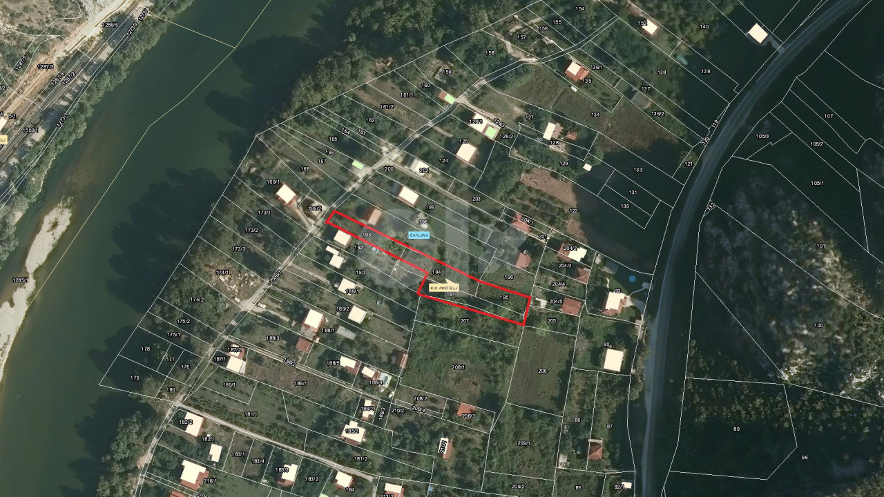 Počitelj zemljište uz Neretvu  1800m2
